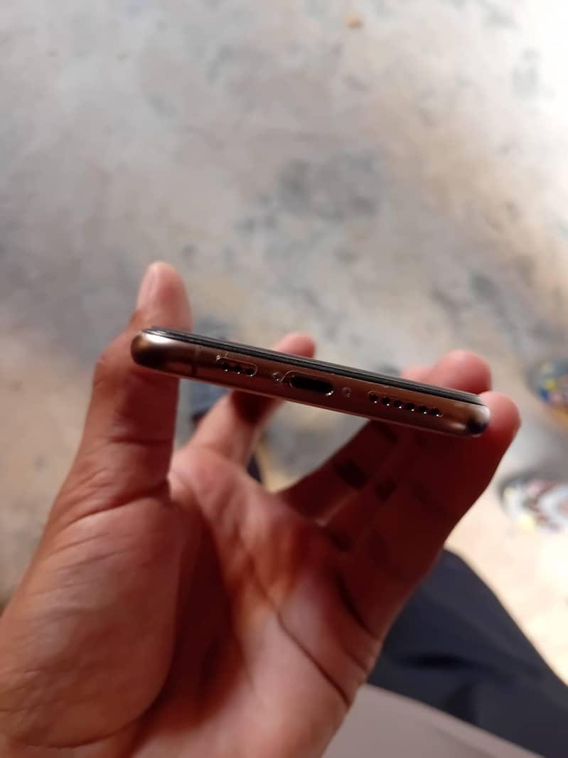 Apple iPhone XS 6