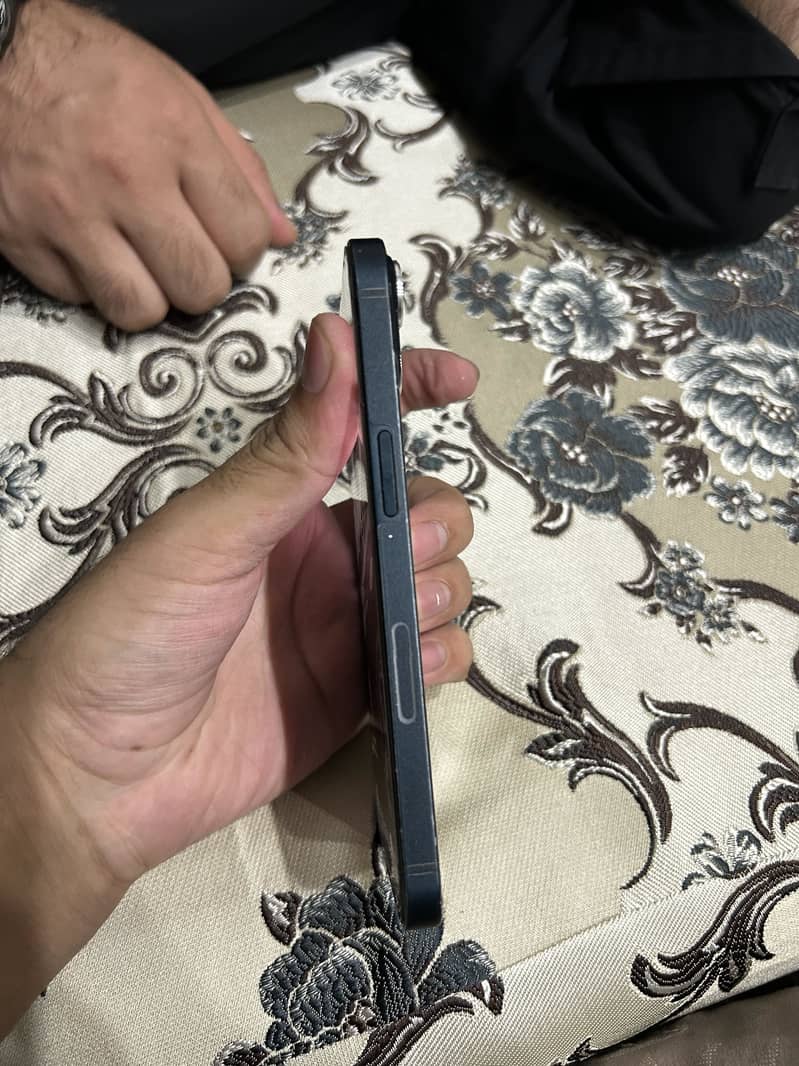 Apple iPhone 13 1