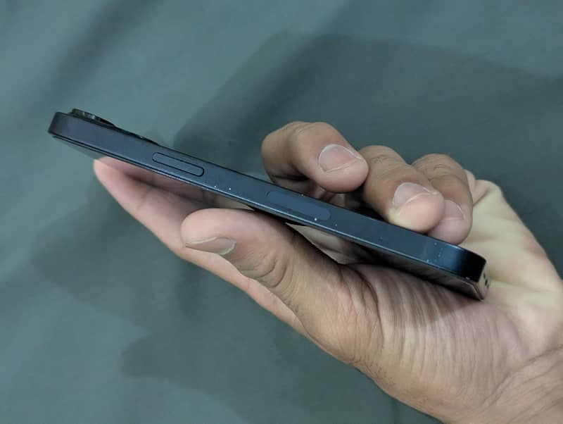 Apple iPhone 13 2