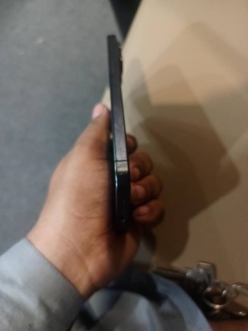 Apple iPhone 15 Pro Max 2