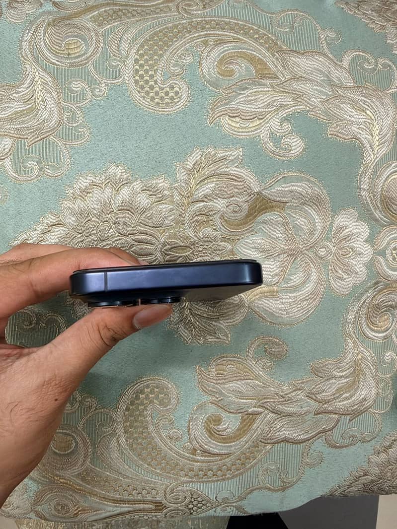 Apple iPhone 15 Pro 2