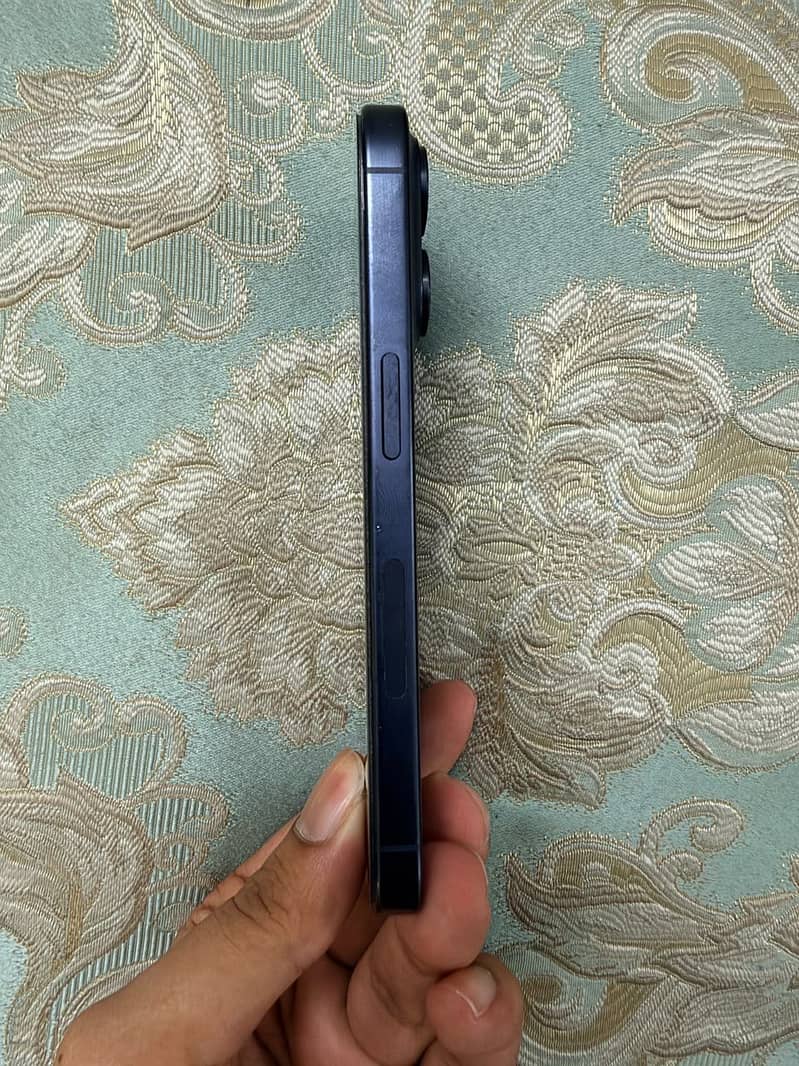Apple iPhone 15 Pro 3