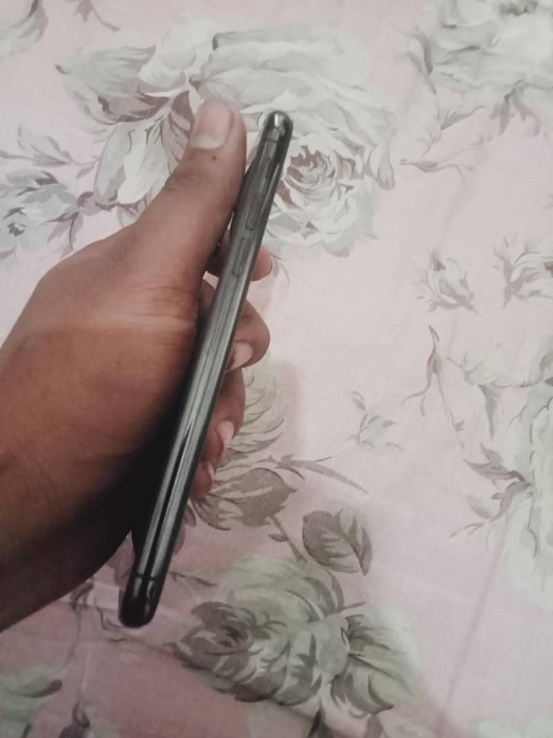 Apple iPhone X 3