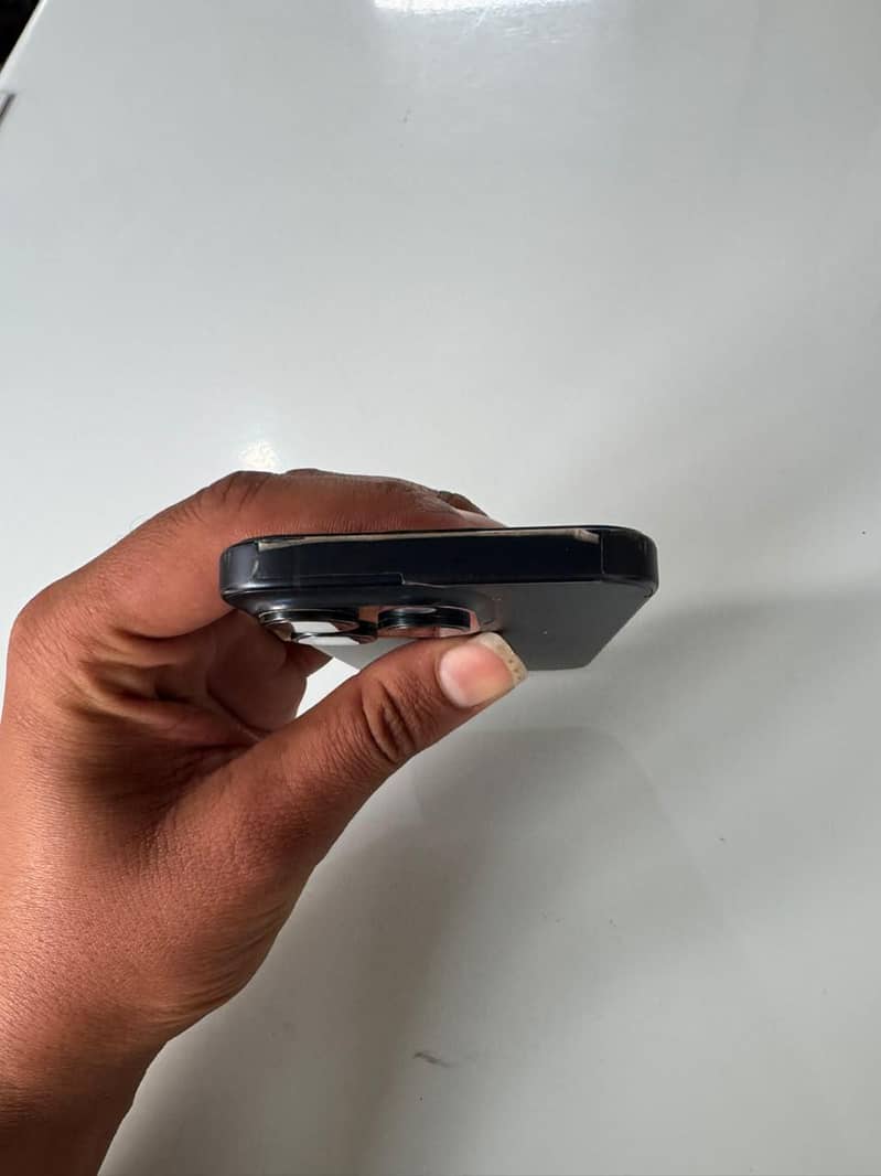 Apple iPhone 15 Pro 2