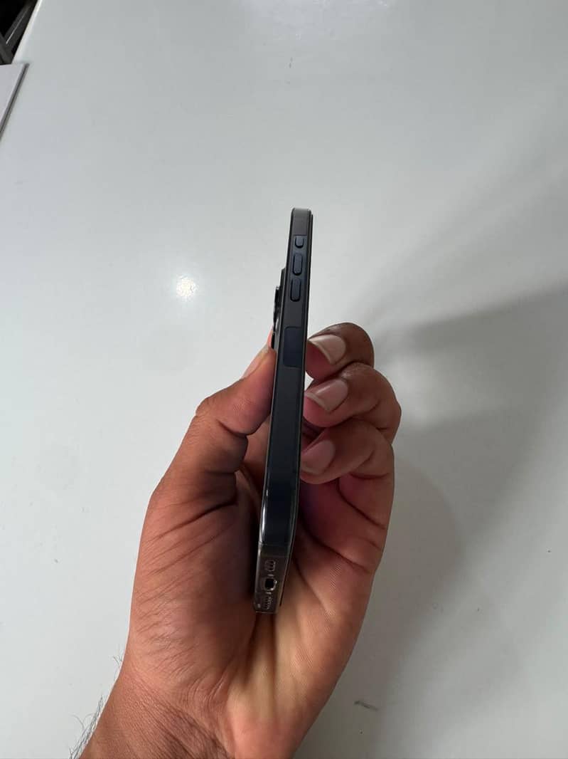Apple iPhone 15 Pro 3