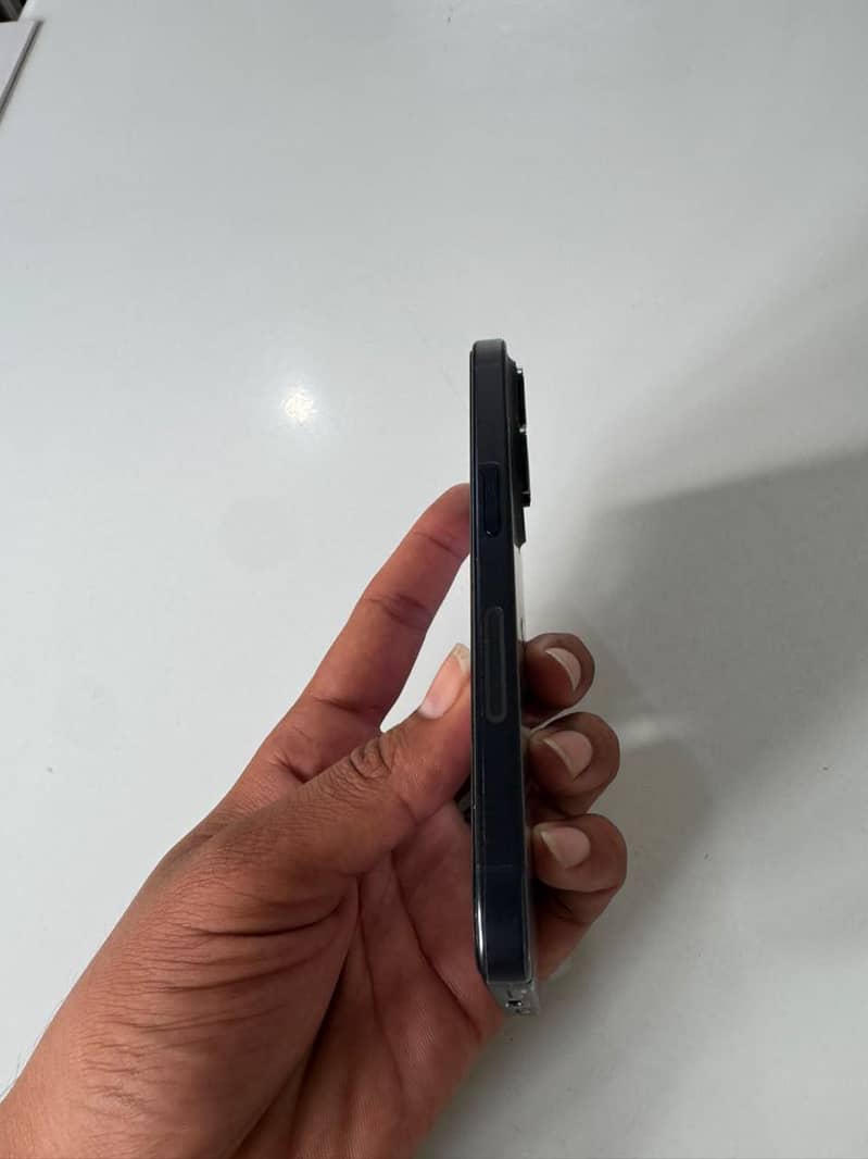Apple iPhone 15 Pro 4