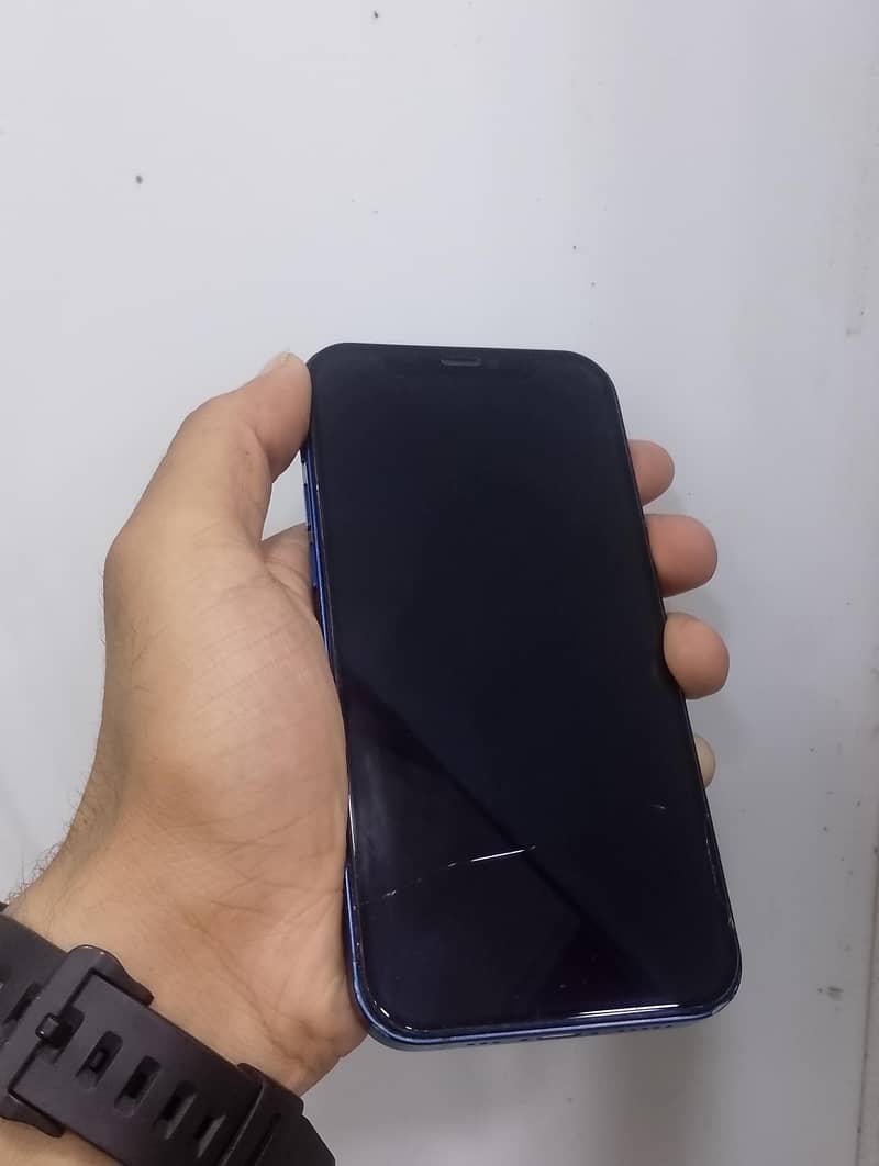 Apple iPhone 12 4