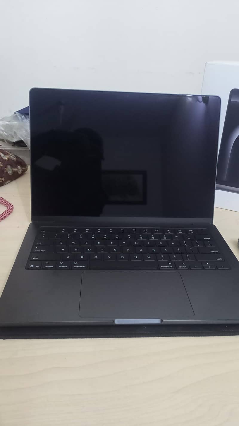 MacBook Pro M5 16/512 0