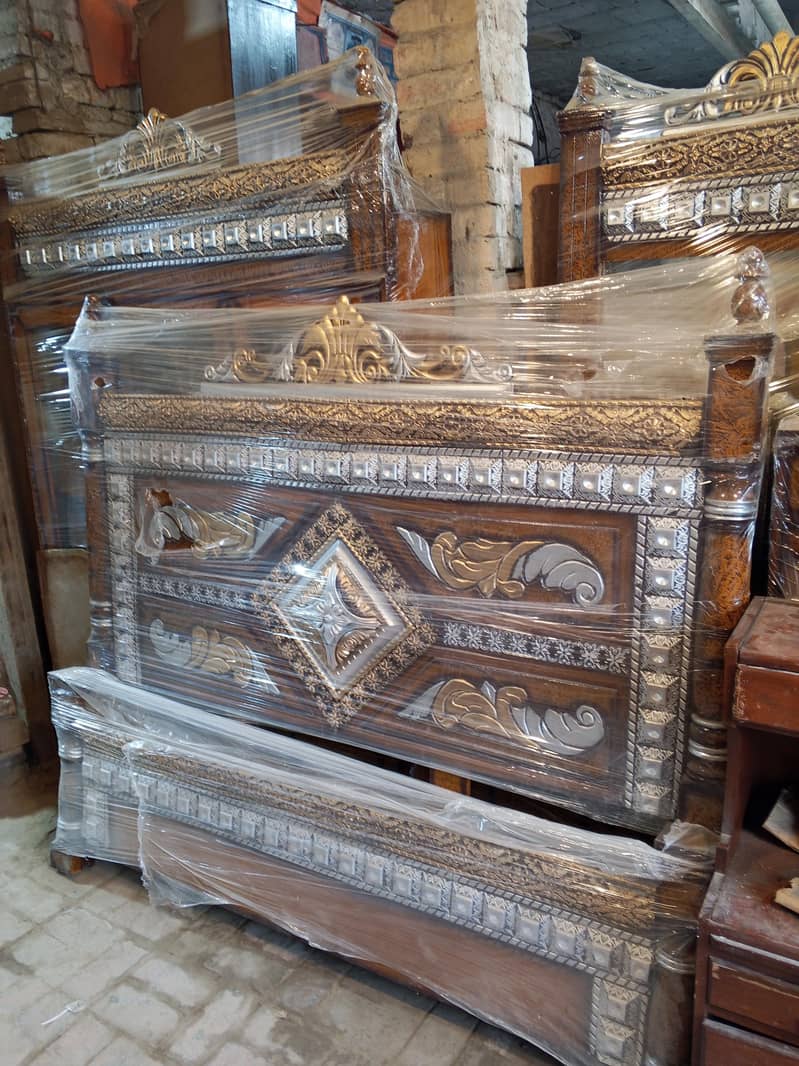 Stylish Chinoti Bed & Dressing Table 6