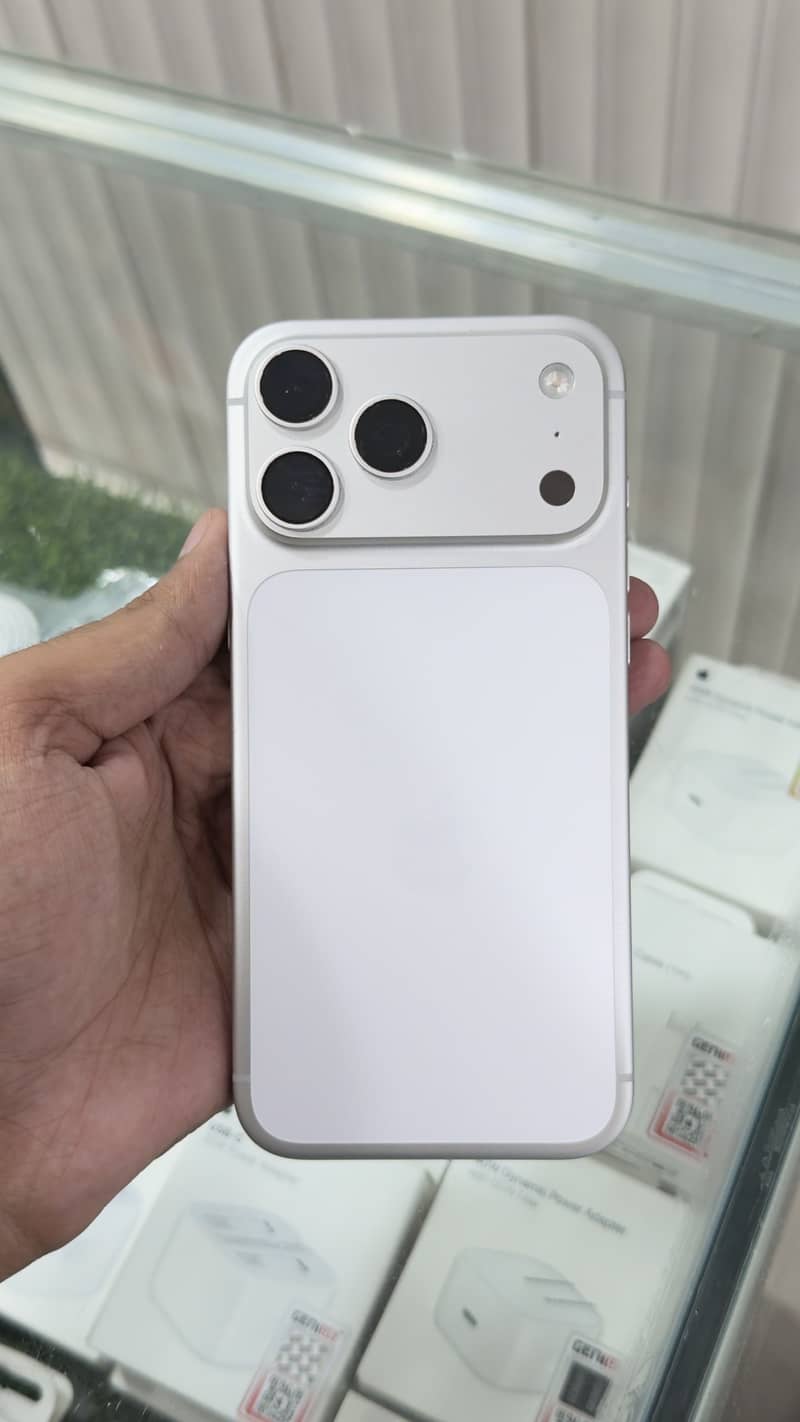Apple iPhone 17 Pro Max 0