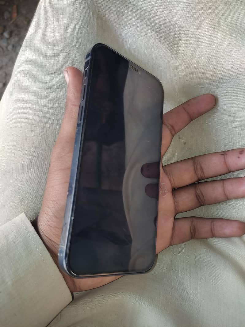 Apple iPhone 12 2