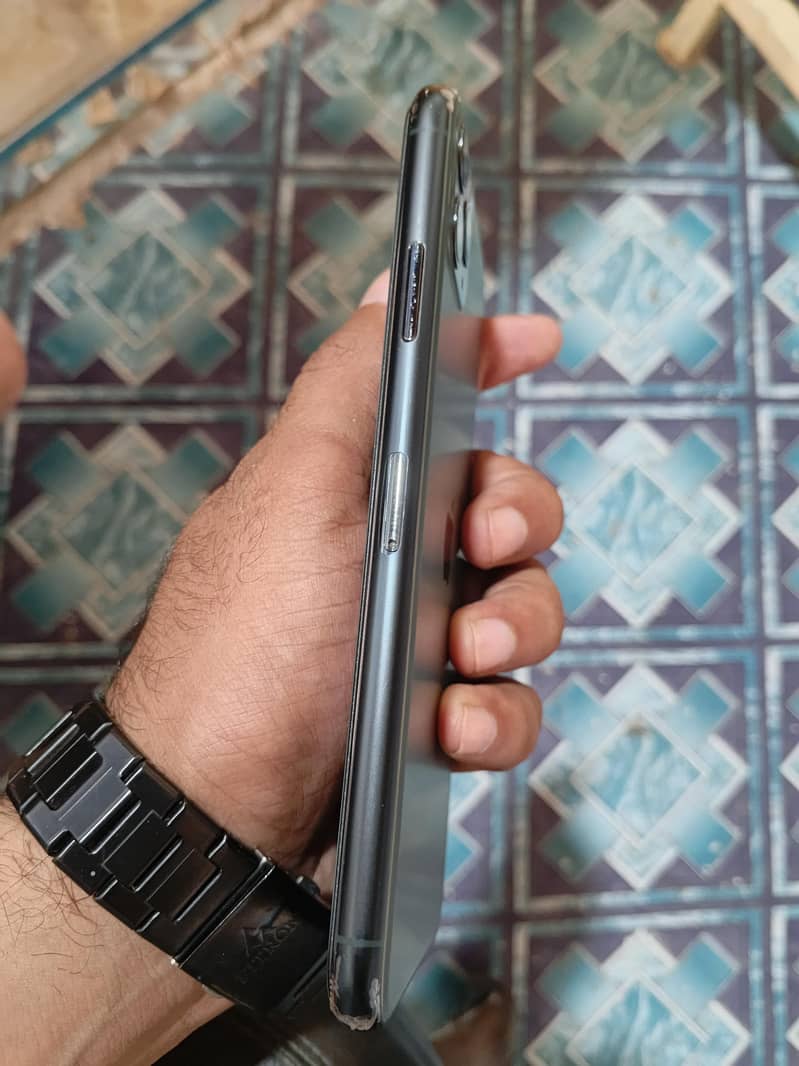 Apple iPhone 11 Pro Max 2