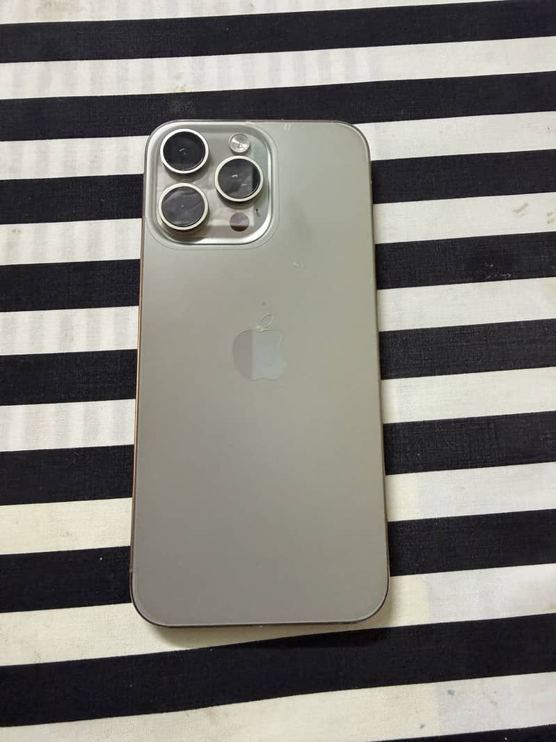 Apple iPhone 15 Pro Max 0