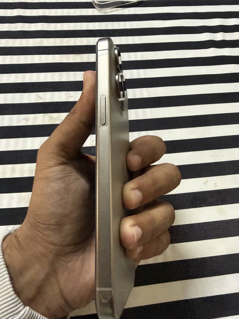 Apple iPhone 15 Pro Max 2