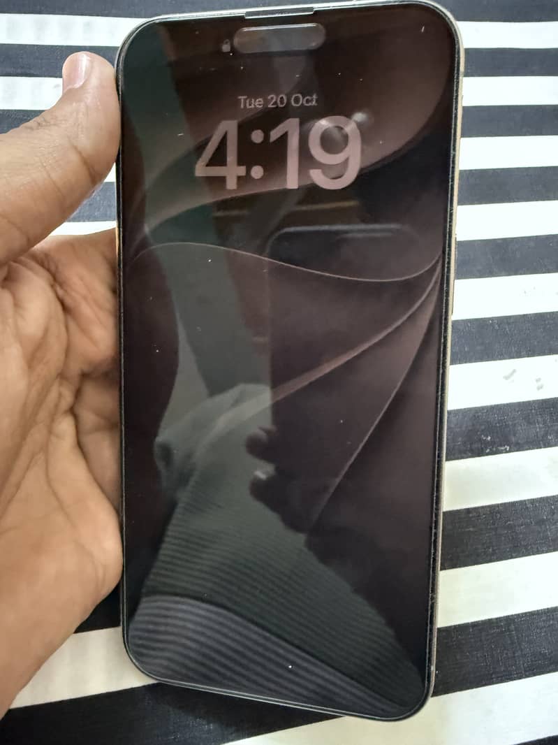 Apple iPhone 15 Pro Max 4