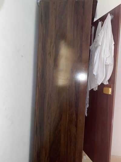 Single door almari