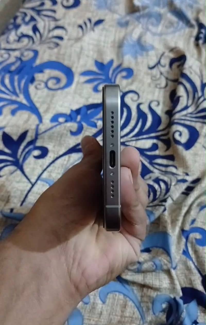 Apple iPhone 15 Pro Max 5