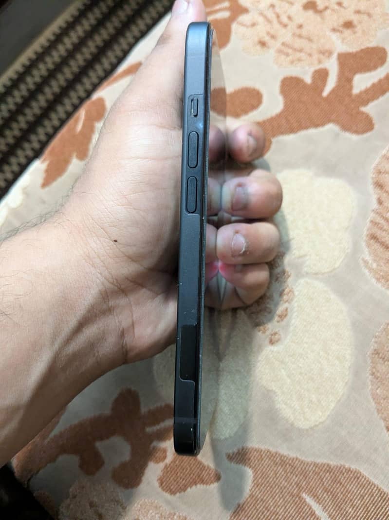 Apple iPhone 15 4