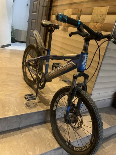 Mountain bike for sale minor scraches on bake tire