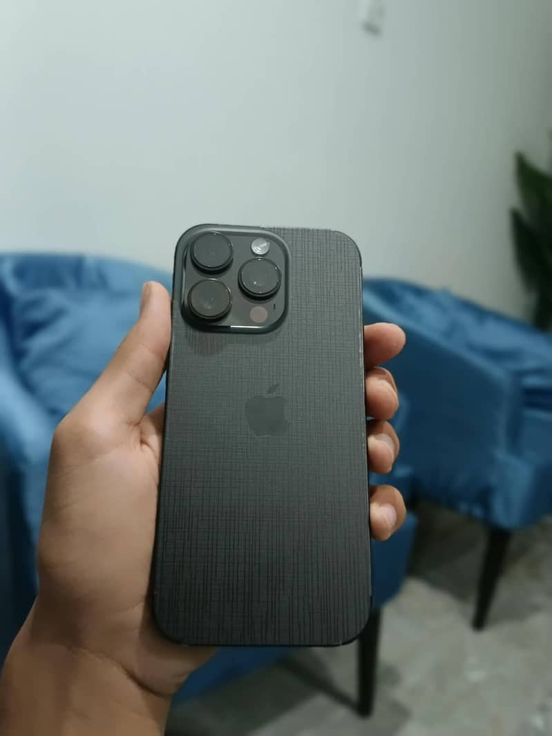 Apple iPhone 16 Pro 0