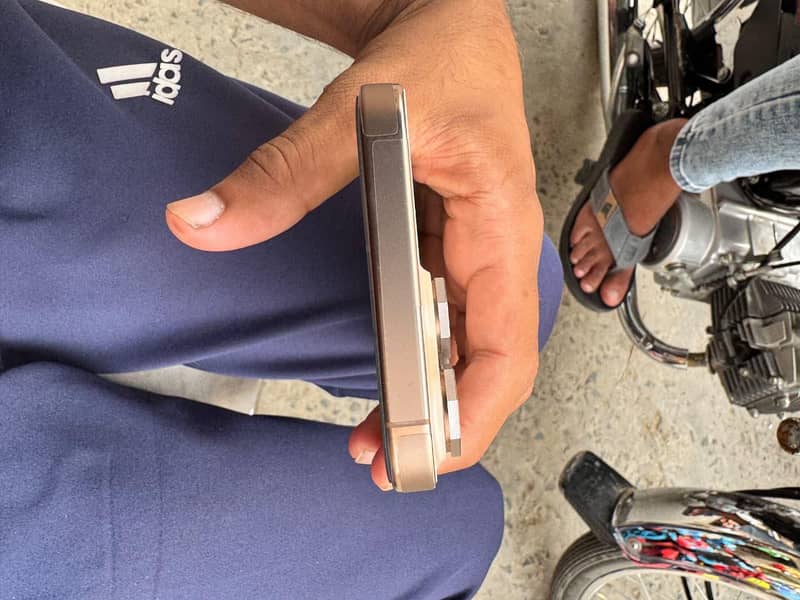 iPhone 16 Pro Max 2