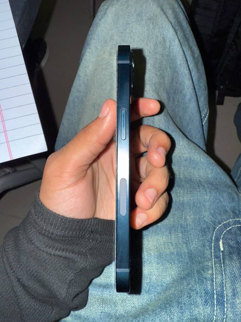 Apple iPhone 13 3