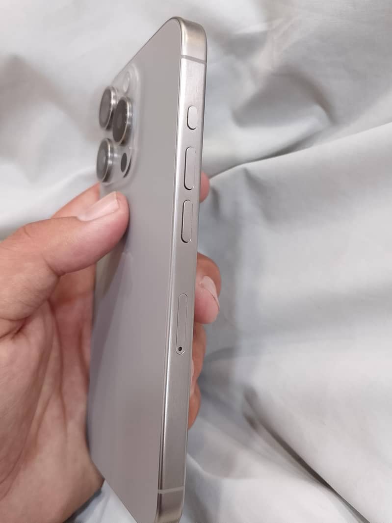 Apple iPhone 15 Pro 2