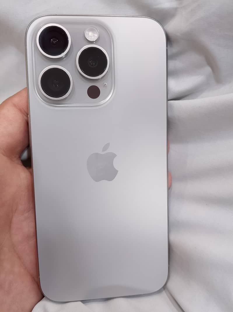 Apple iPhone 15 Pro 3