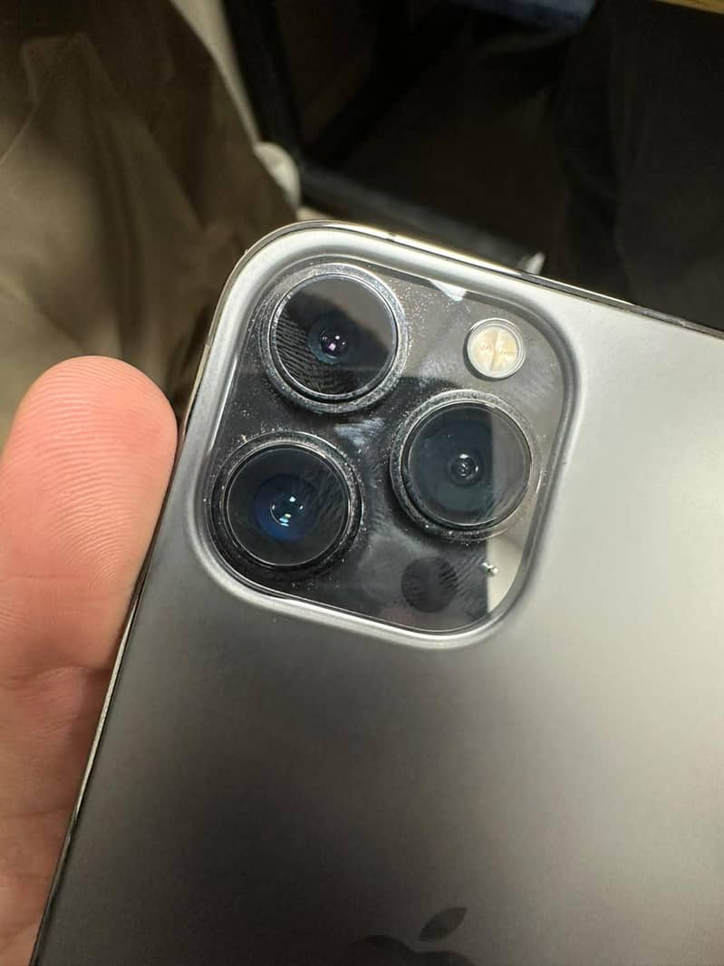 Apple iPhone 13 Pro Max 2