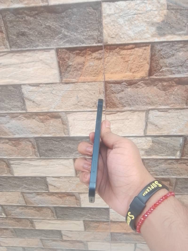 Apple iPhone 12 3