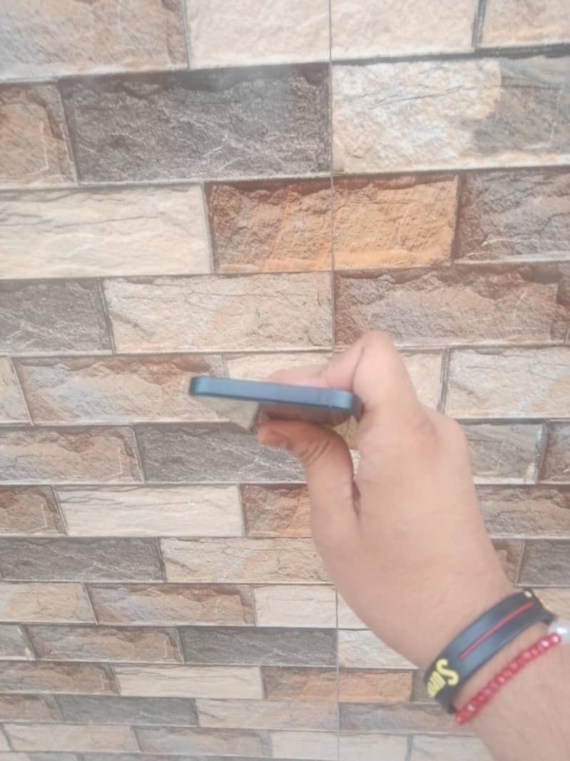 Apple iPhone 12 4