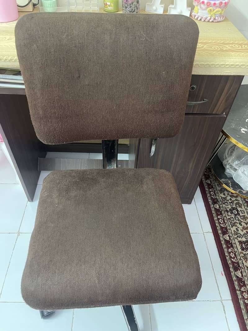 Computer Table with Chair 4