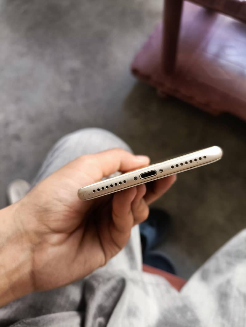 Apple iPhone 7 Plus 6