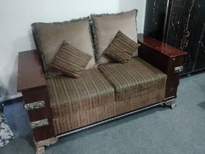 6 seater sofa set in good condition wooden sofa
