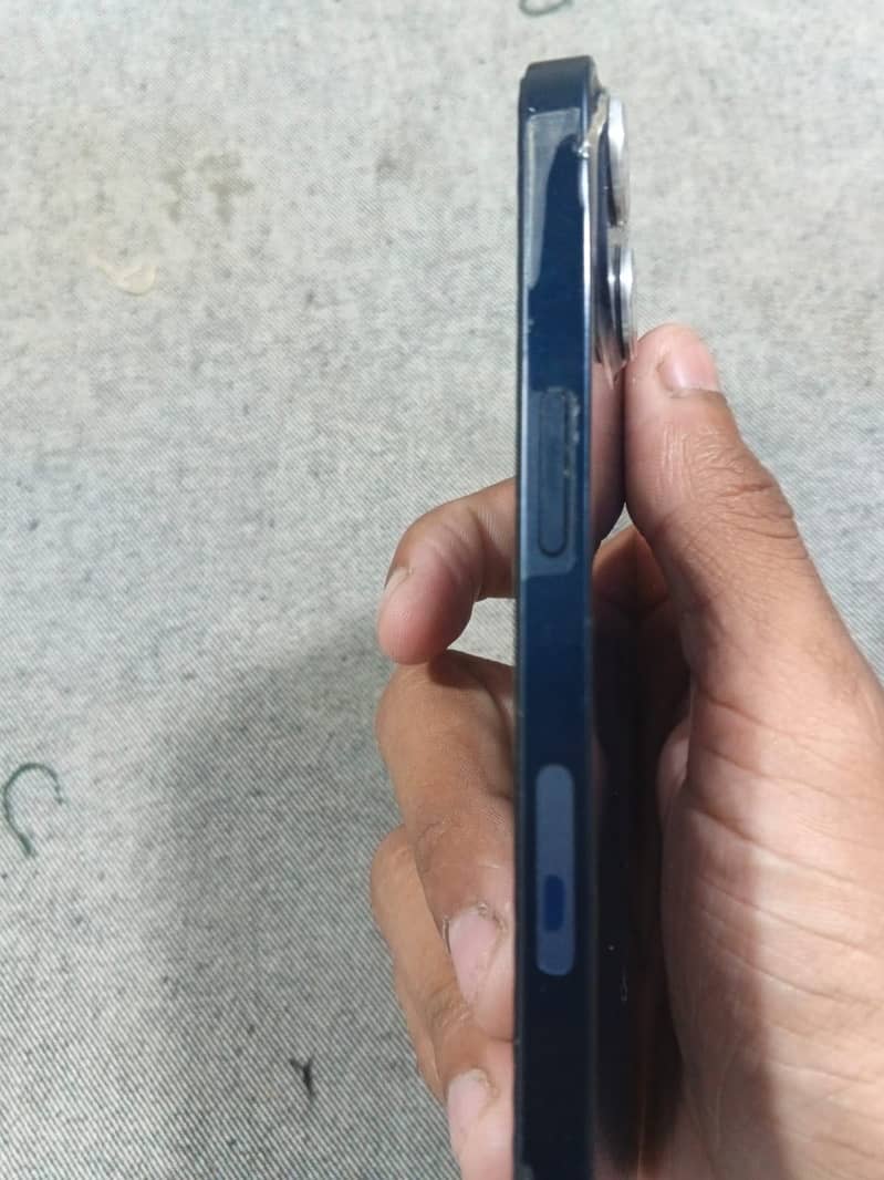 Apple iPhone 13 5