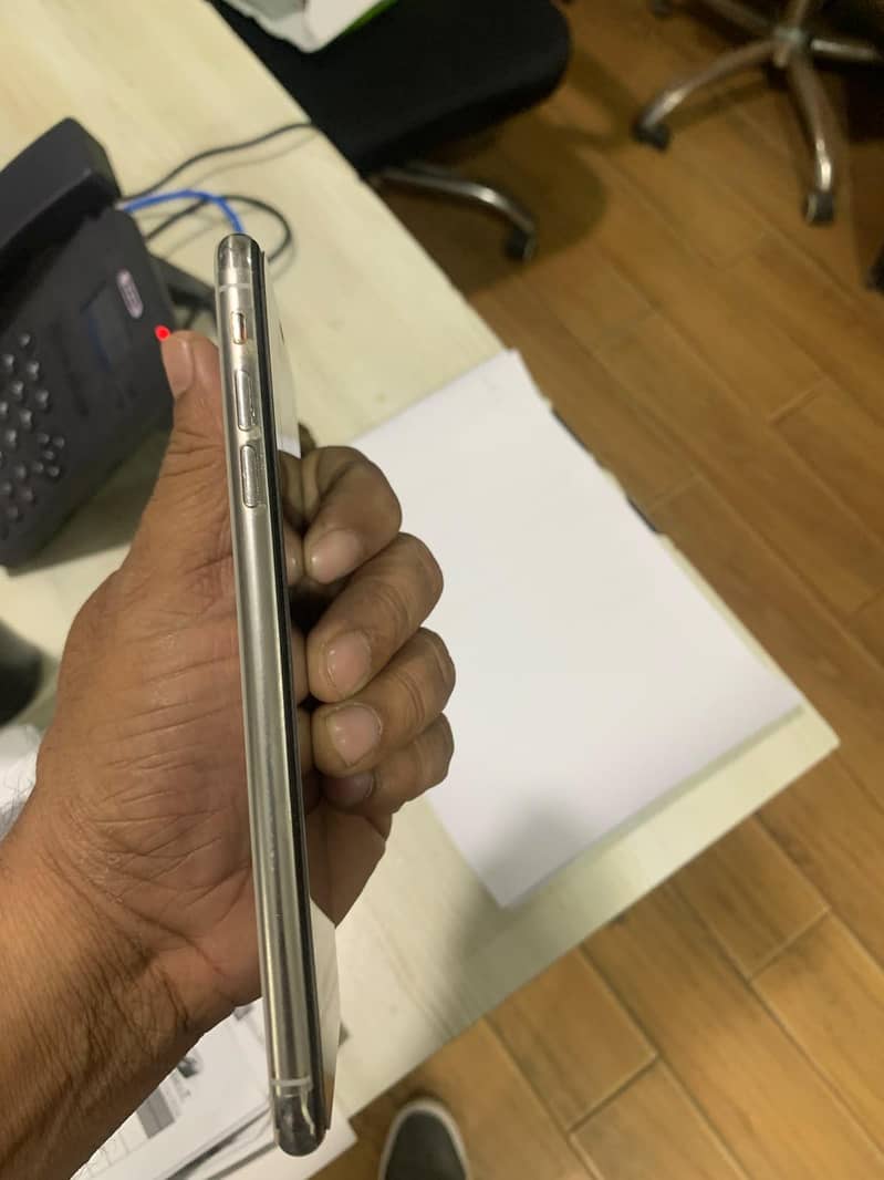 Apple iPhone XS Max 3