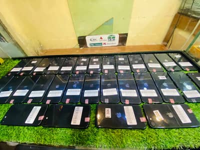 Apple iPhone SE wholesale price availbale 10/10 - Pta approved