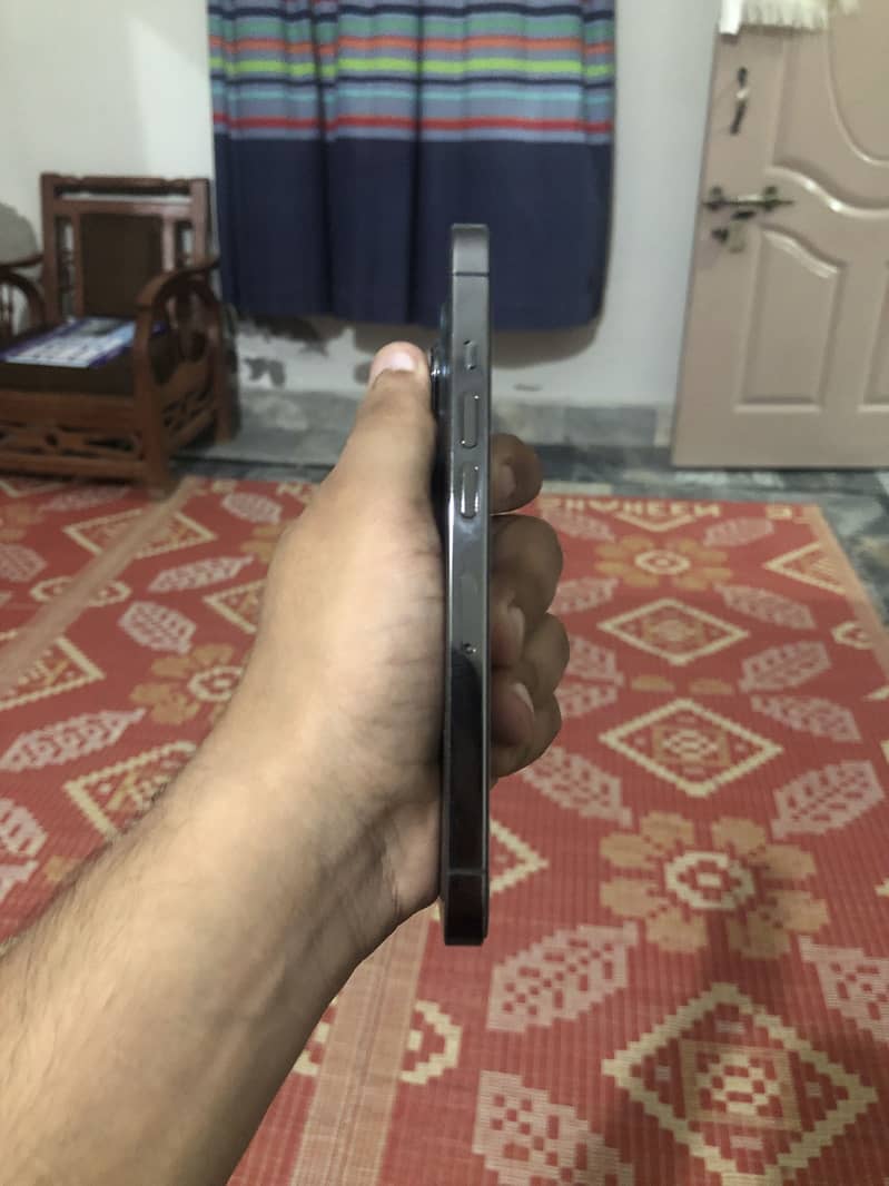 Apple iPhone 13 Pro 2