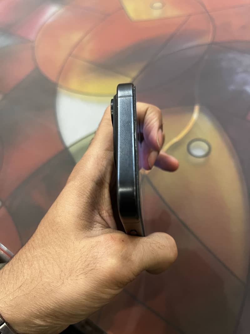Apple iPhone 15 Pro 4