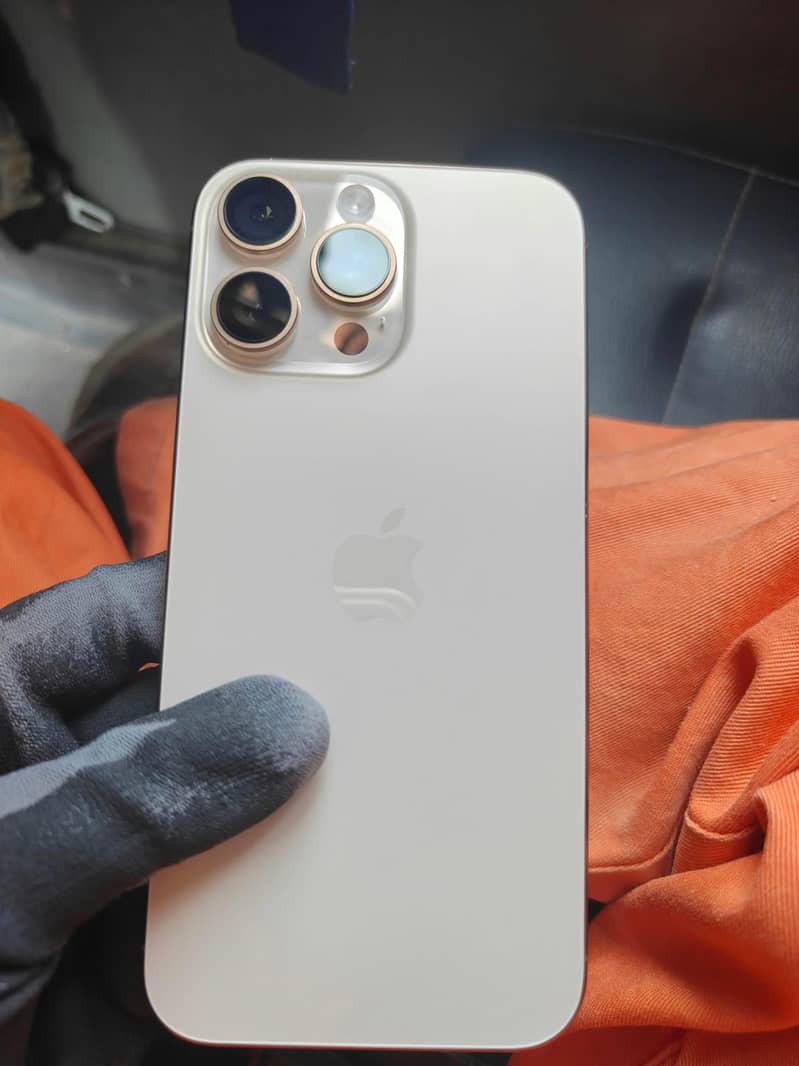 Apple iPhone 16 Pro Max 11