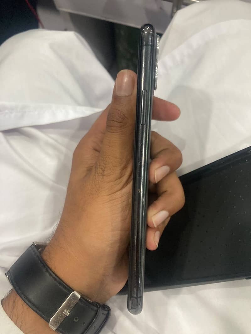 Apple iPhone 11 Pro Max 1