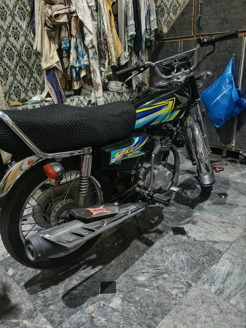 125 2025 model 1