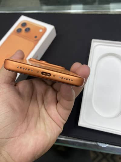 17 Pro Max 256 GB 100% battery health 132 cycle