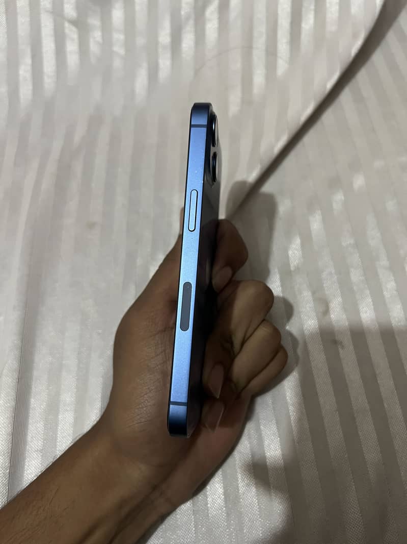 Apple iPhone 13 2