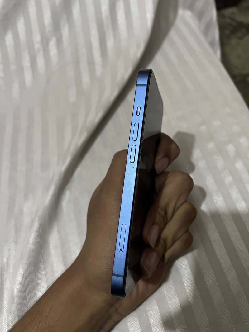 Apple iPhone 13 3