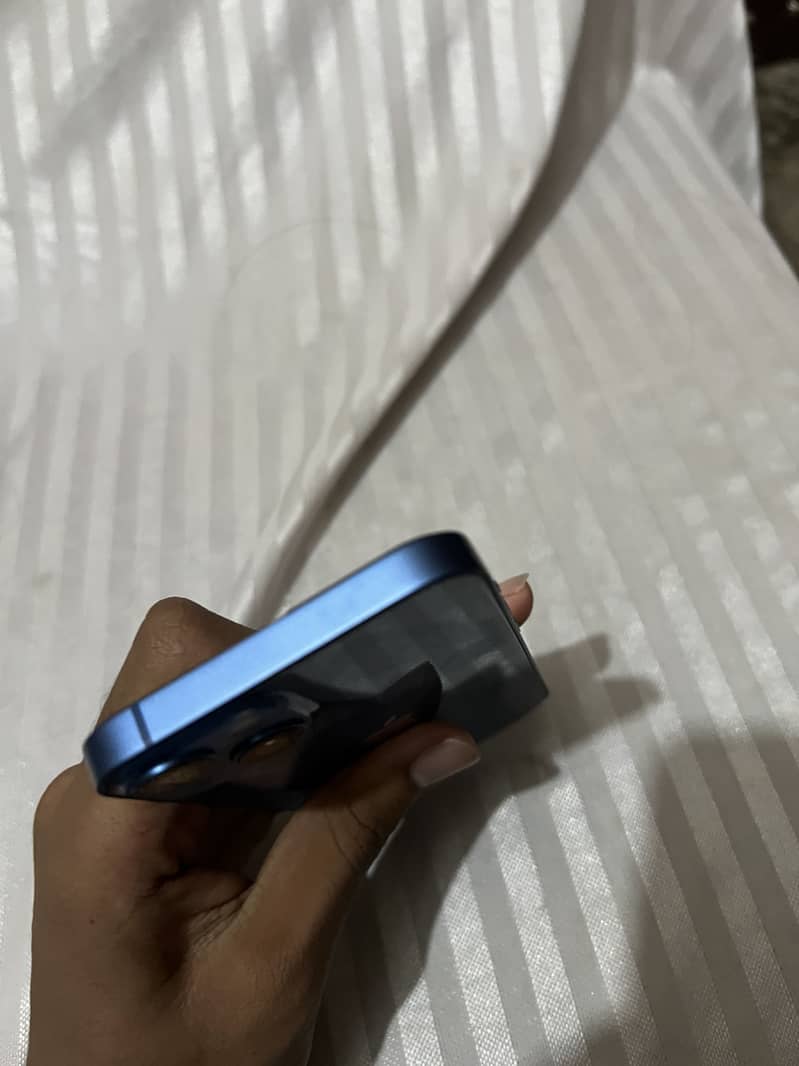 Apple iPhone 13 4