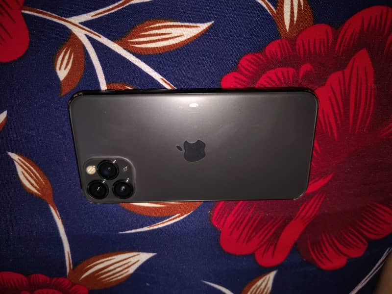 Apple iPhone 11 Pro 4