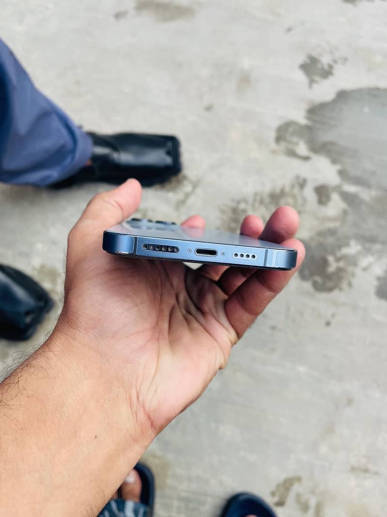 Apple iPhone 13 Pro Max 2