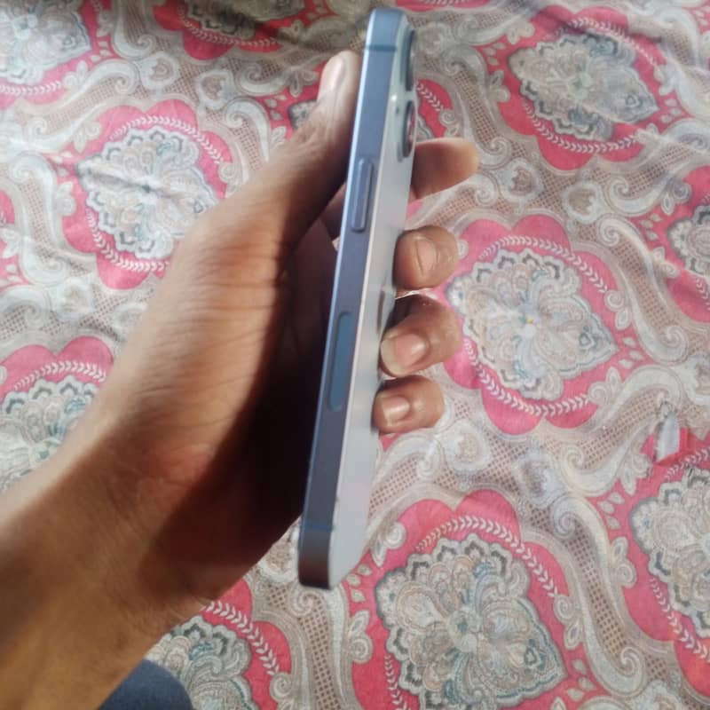 Apple iPhone 14 4