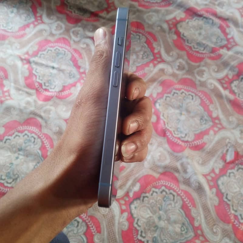 Apple iPhone 14 5